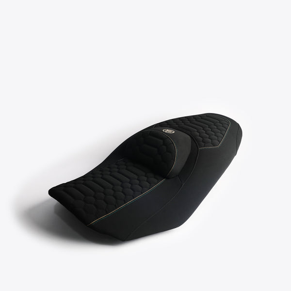 Yamaha TMAX 560 Saddle Cover – Stealth Black Edition (2021+)